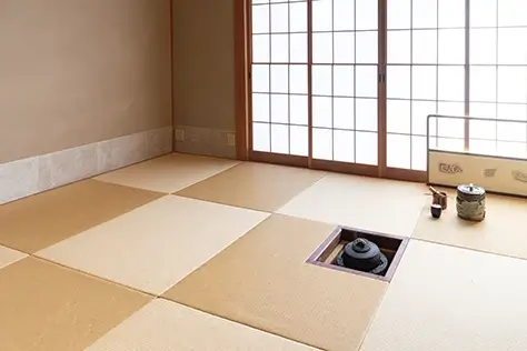 茶室リフォームの腰壁は施主様がご自身で貼られました。