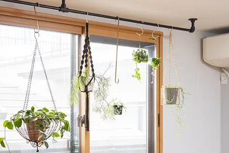 お客様インタビュー二回目の工事は内窓と天井のハンガーパイプ