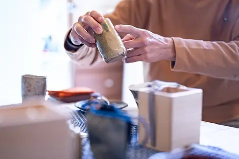 茶室リフォーム。趣味の焼き物について楽しそうに語る施主様とのひと時。