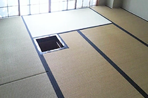 マンション和室の床を上げて本格的な炉を入れた、茶道教室先生の茶室リフォーム