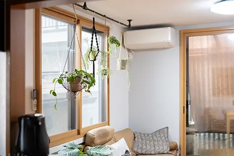 お客様インタビュー二回目の工事は内窓と天井のハンガーパイプ